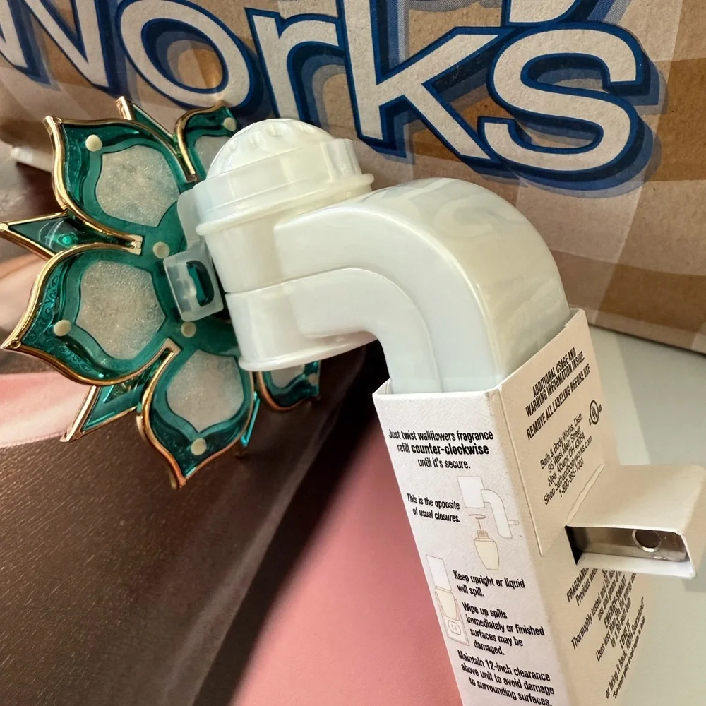 Bath & Body Works Jasmine‎ Adjustable Wallflowers Scent Control Nightlight BBW